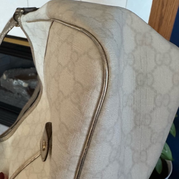 🎄EUC GUCCI GG Supreme Hobo - Picture 16 of 17